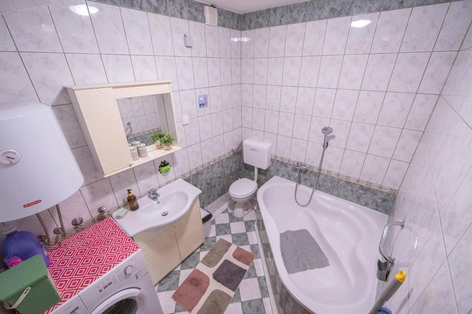 Apartment Mihaljević Baska Voda Bagian luar foto