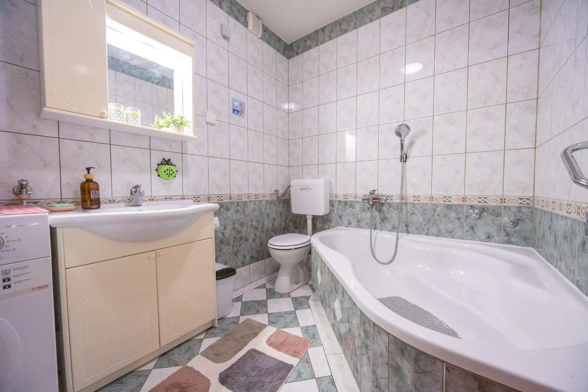 Apartment Mihaljević Baska Voda Bagian luar foto