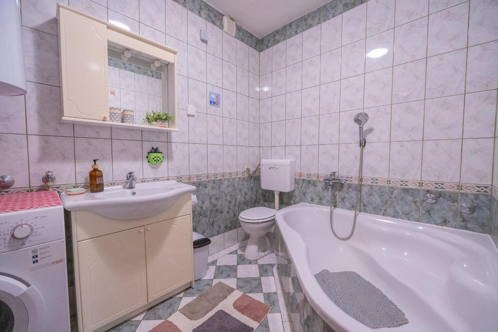 Apartment Mihaljević Baska Voda Bagian luar foto