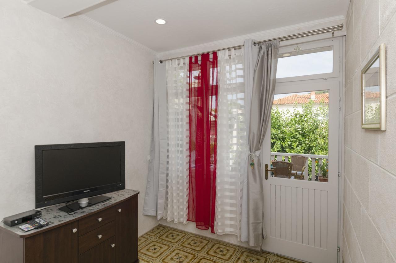 Apartment Mihaljević Baska Voda Bagian luar foto