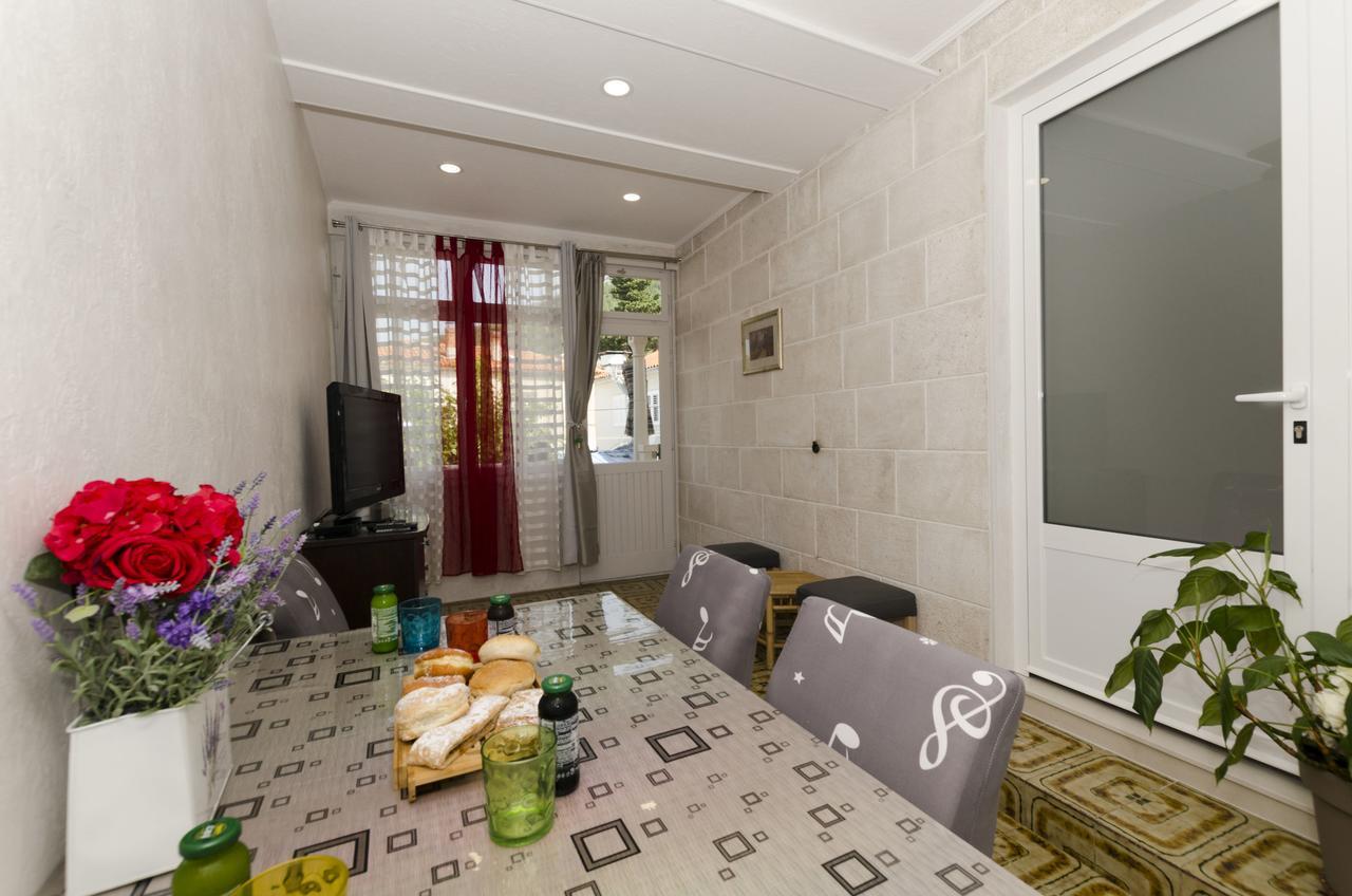 Apartment Mihaljević Baska Voda Ruang foto