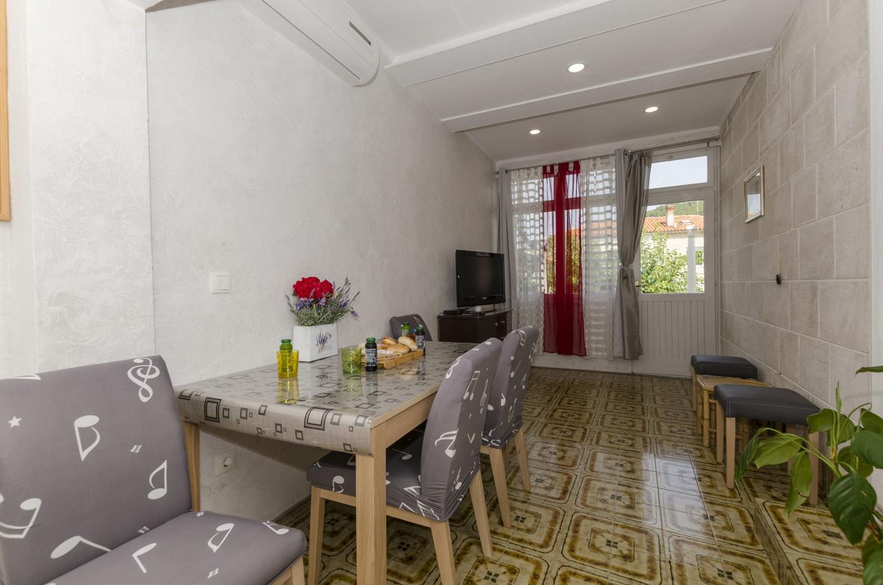 Apartment Mihaljević Baska Voda Bagian luar foto